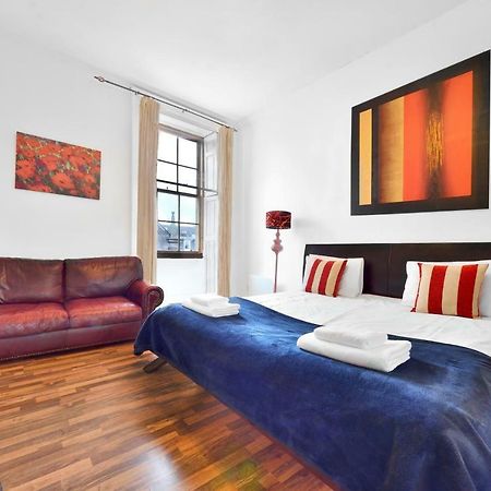 Royal Mile View Apartment Edinburgh Bagian luar foto