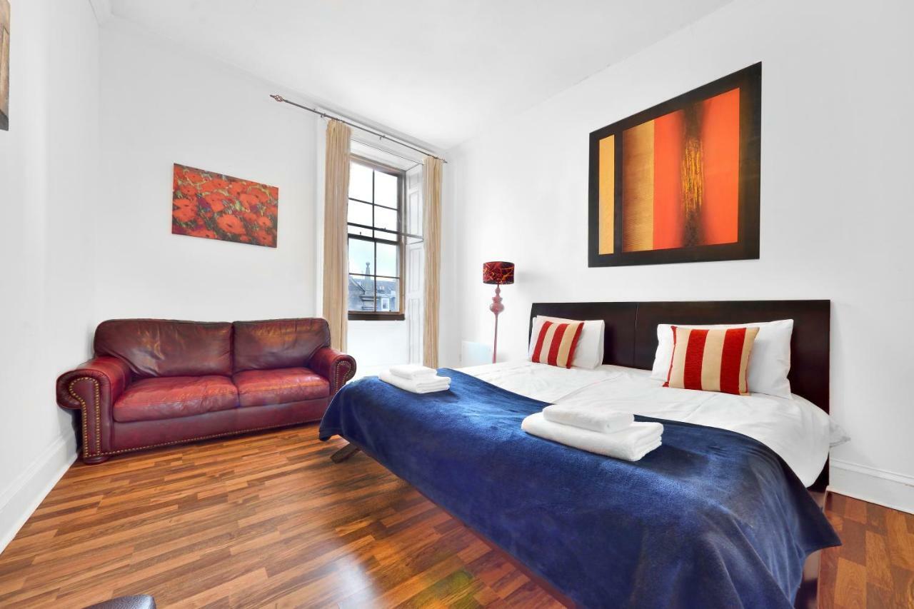 Royal Mile View Apartment Edinburgh Bagian luar foto