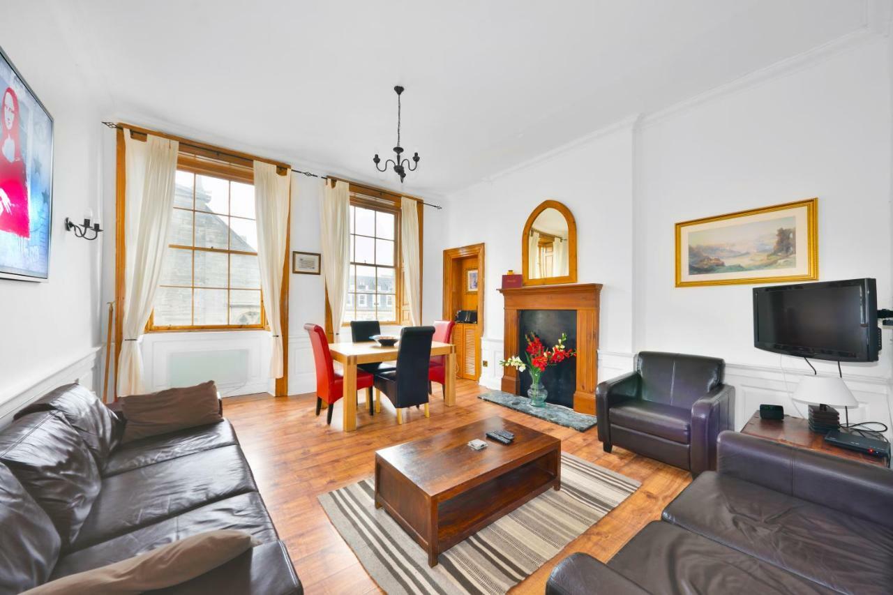 Royal Mile View Apartment Edinburgh Bagian luar foto