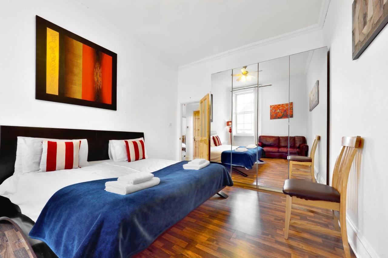 Royal Mile View Apartment Edinburgh Bagian luar foto