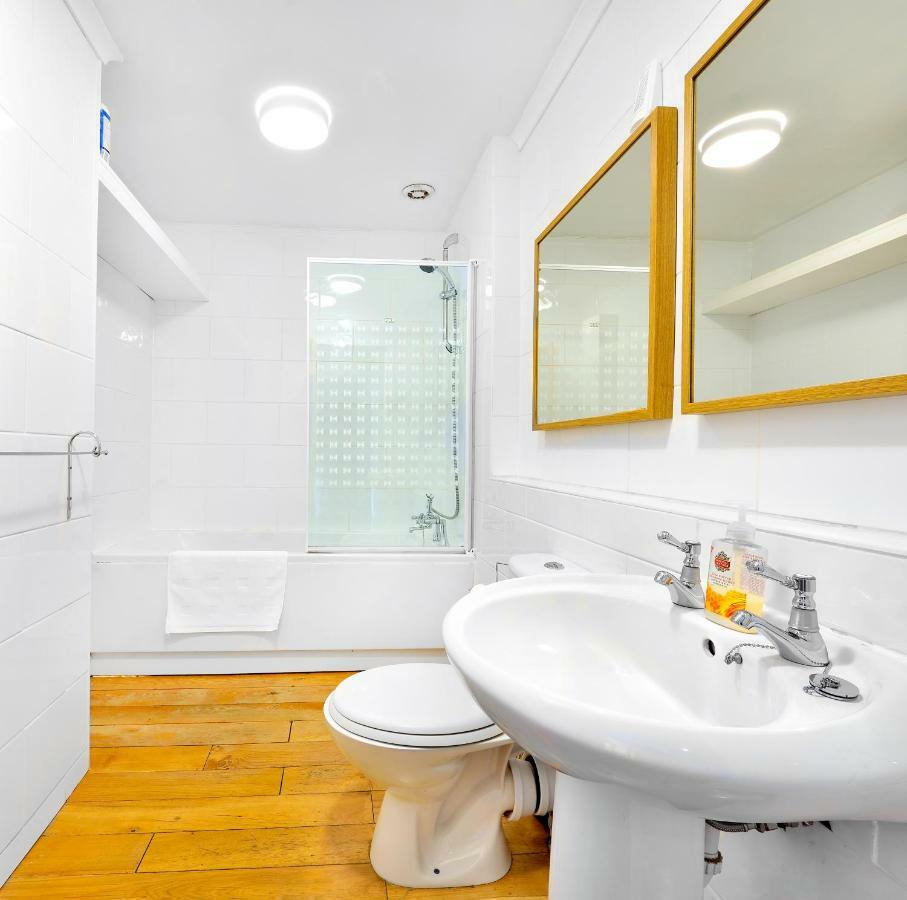 Royal Mile View Apartment Edinburgh Bagian luar foto